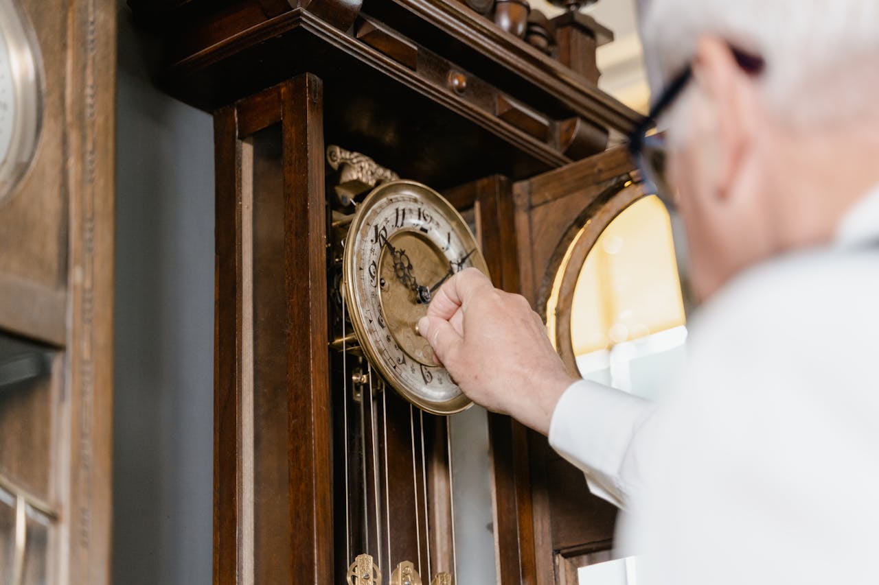 Winding clocks and mechanical timers