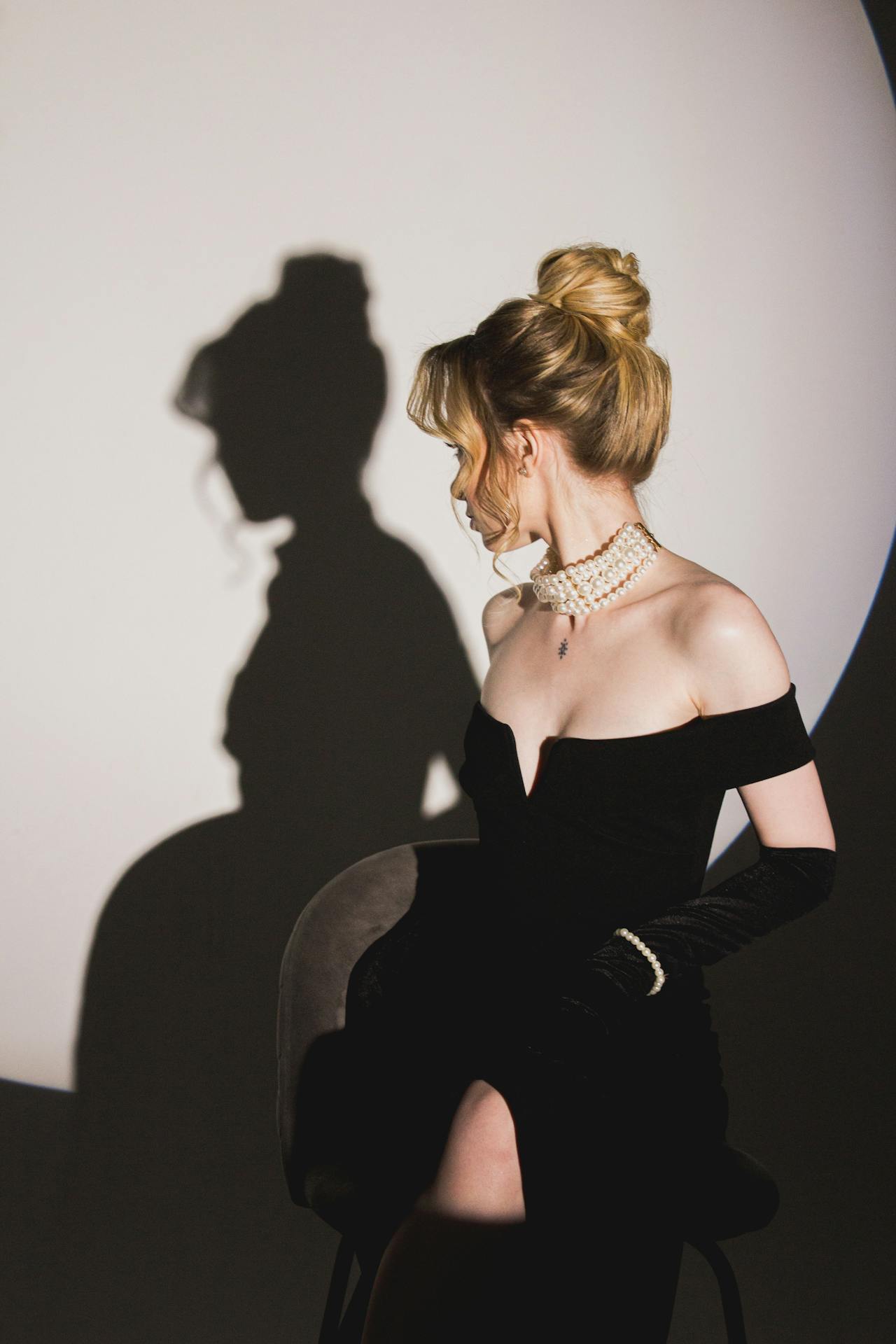 Mixing Edge with Classic Red-Carpet Style