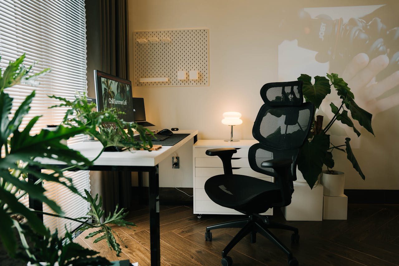 Dedicated Home Offices With Rigid Layouts