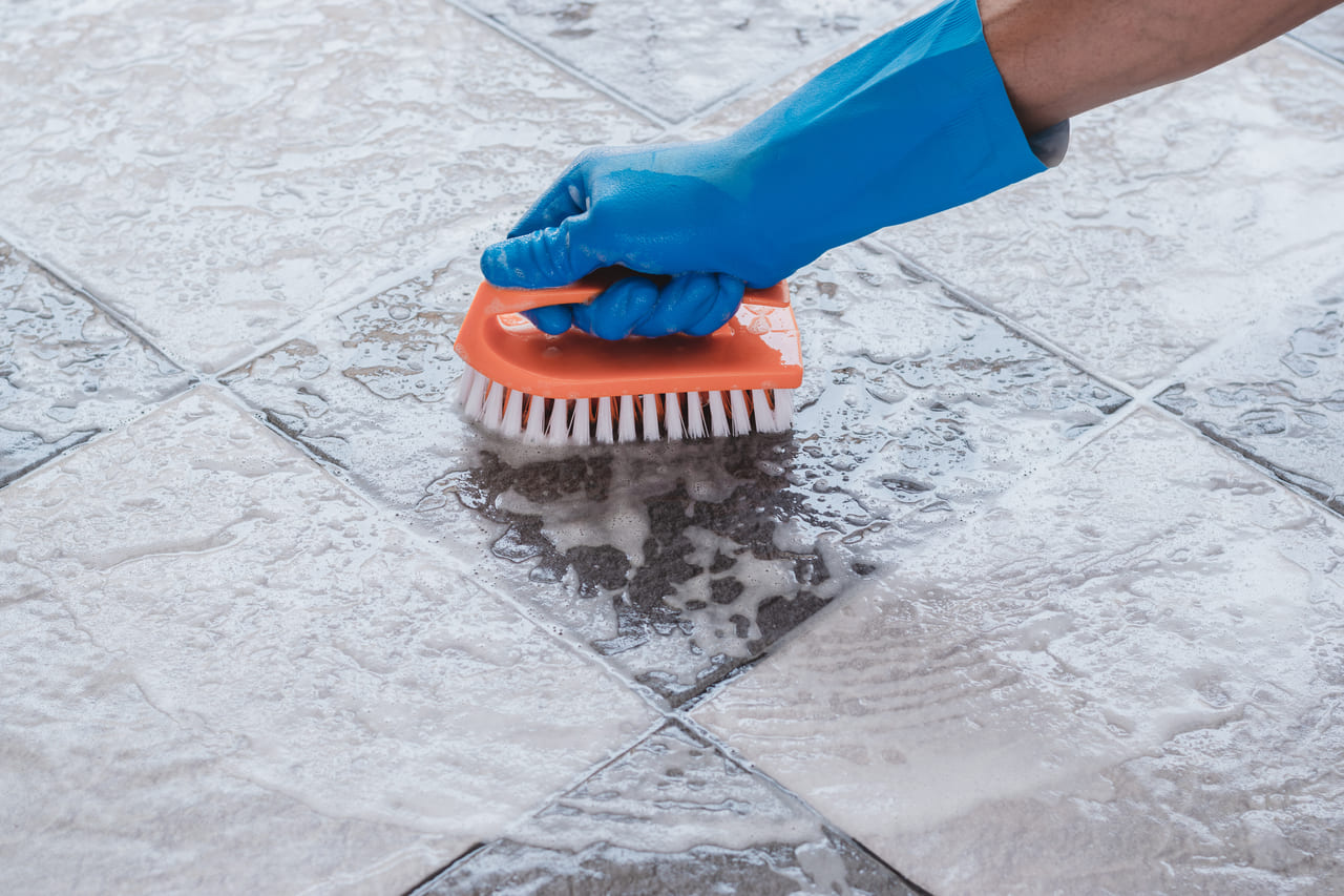  Hand-scrubbing floors