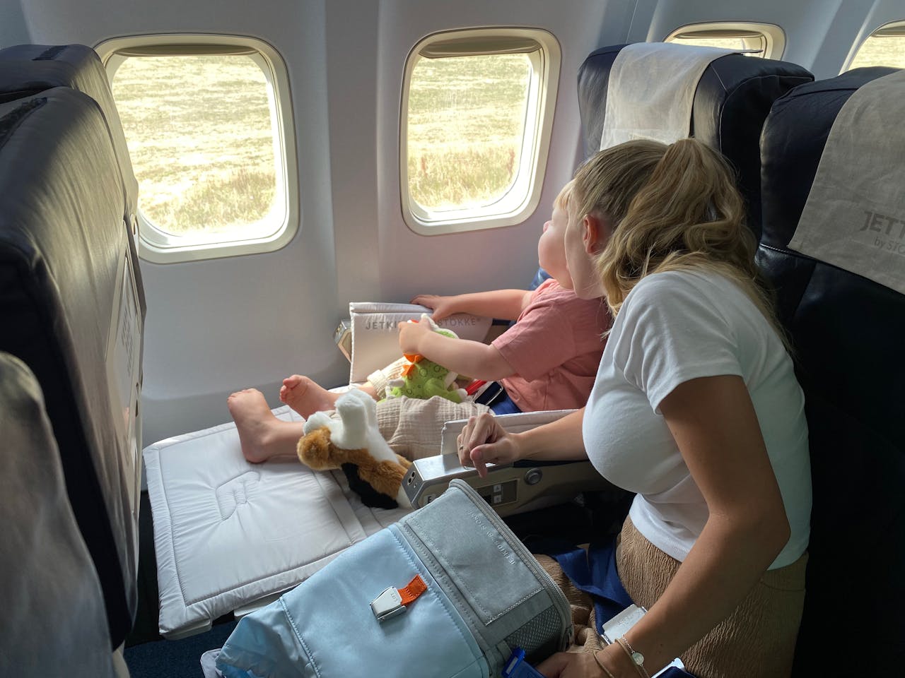 Refusing to Switch Plane Seats for a Child: Why It Triggers Instant Backlash