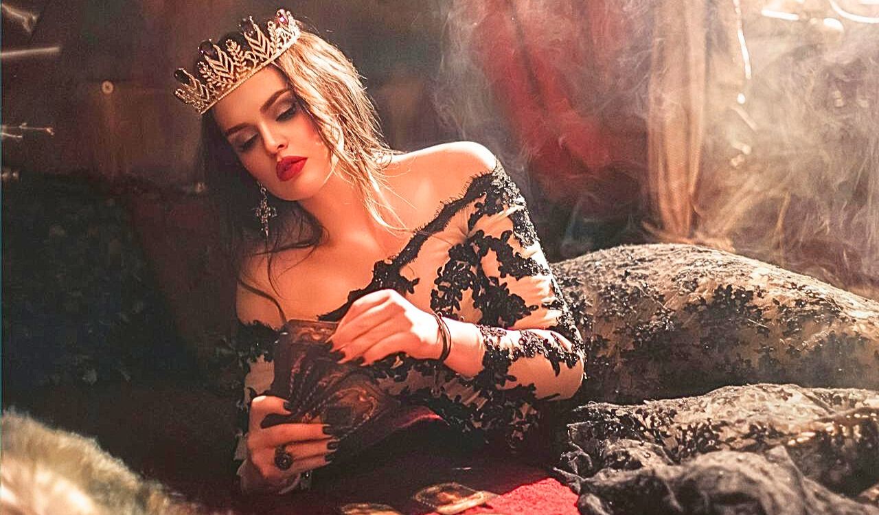 Over Red-Carpet Glam? The “Goth Girl” Formal Look Is the New Blueprint