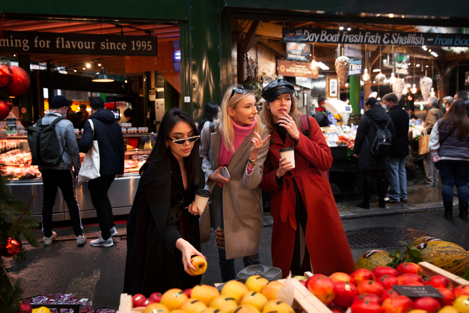 12 American Tourist Behaviors at Markets That Stand Out and Trigger Local Backlash
