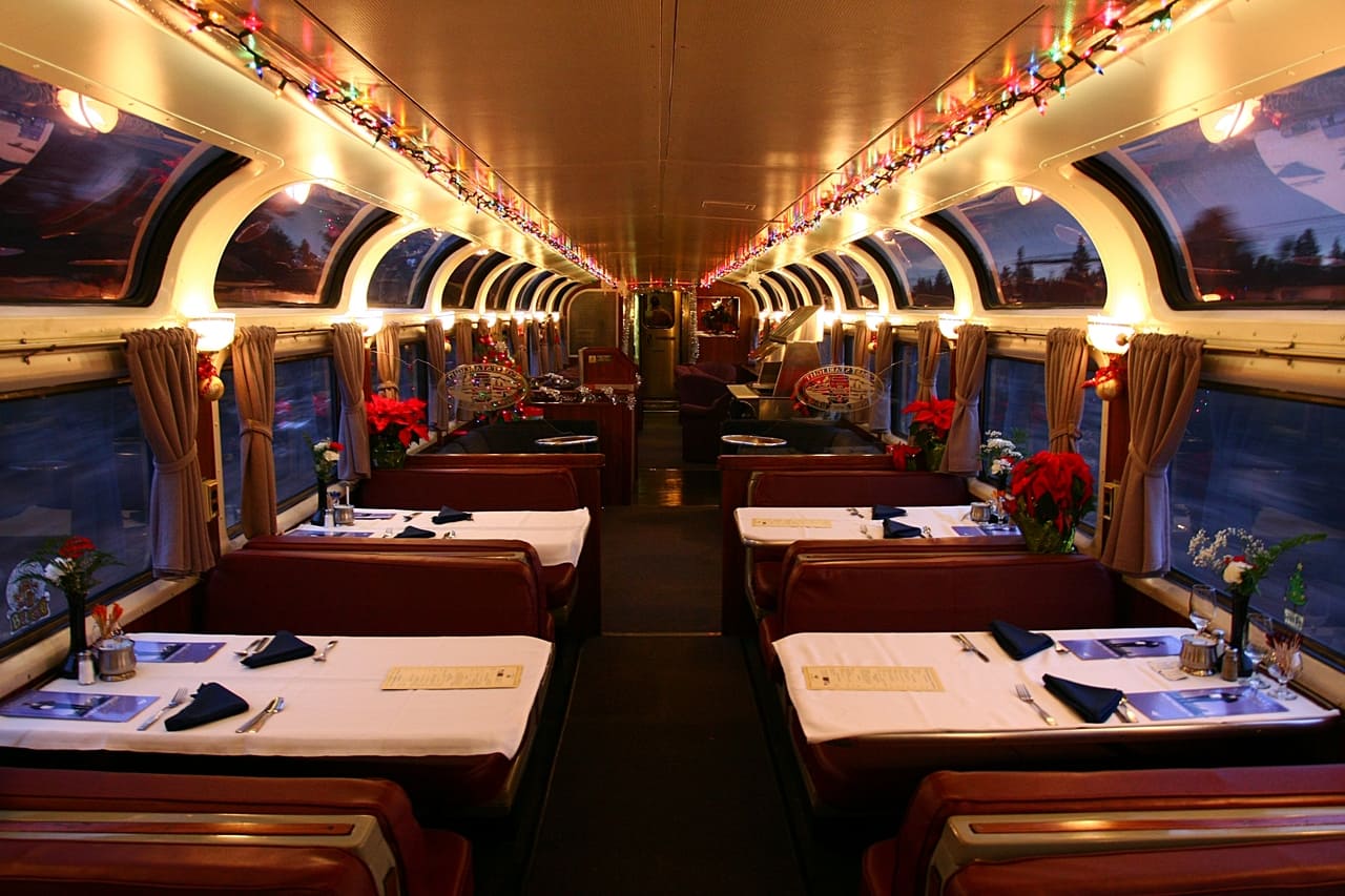 11 Retro Train Dining Cars That Look Magical but Service Keeps Slipping