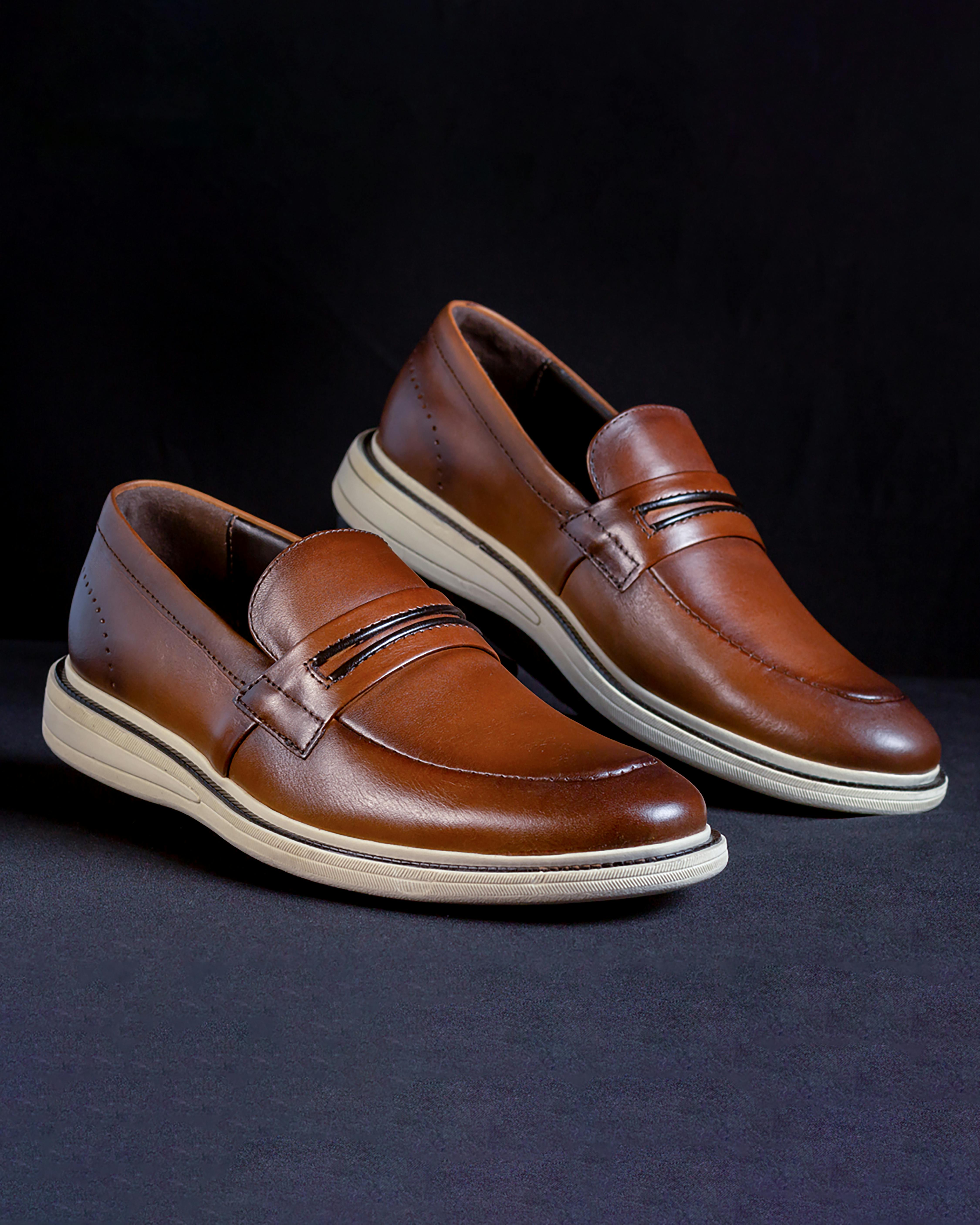 Loafers With Scrunched Socks That Feel Scholarly and Preppy