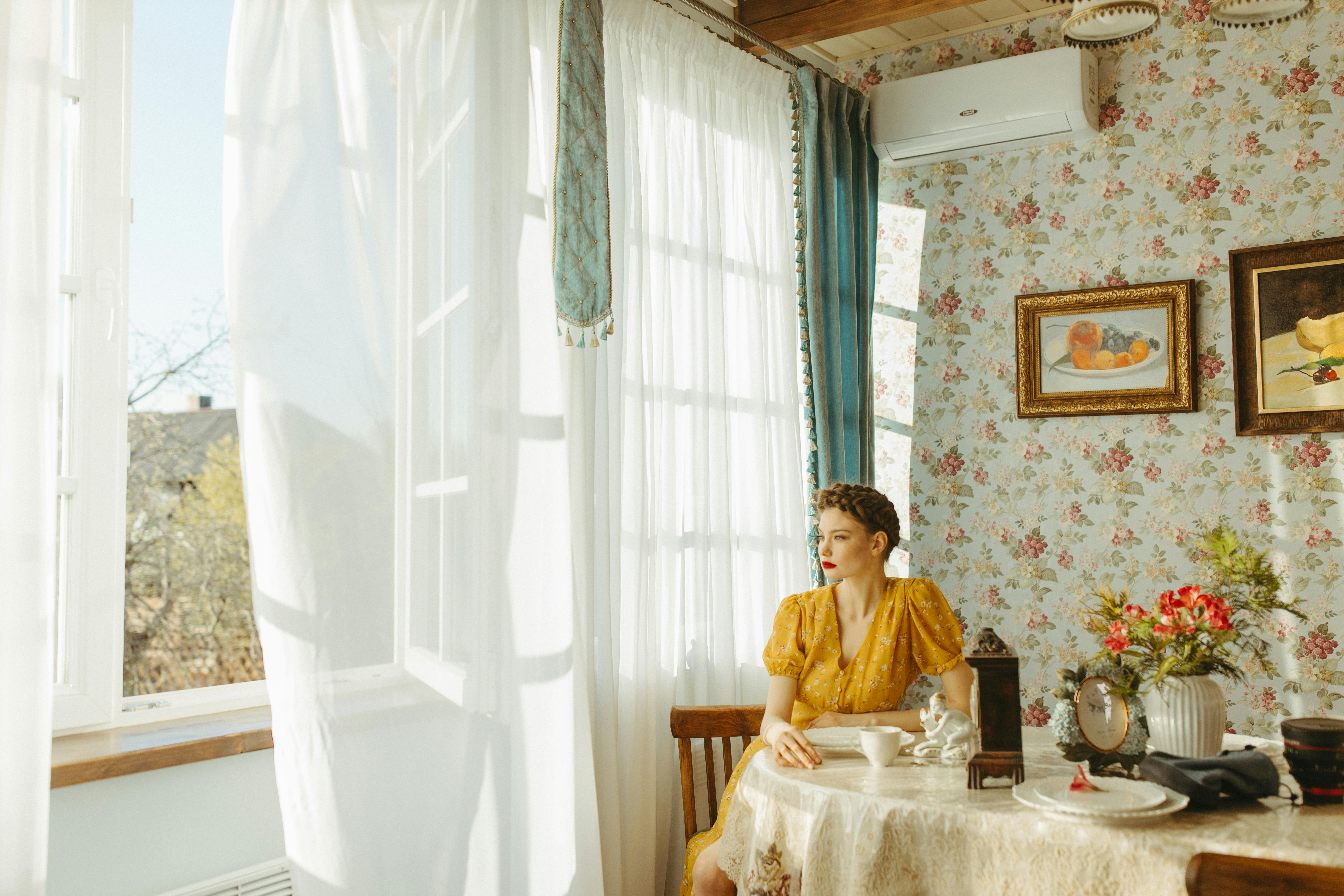 Bold Floral and Botanical Wallpaper