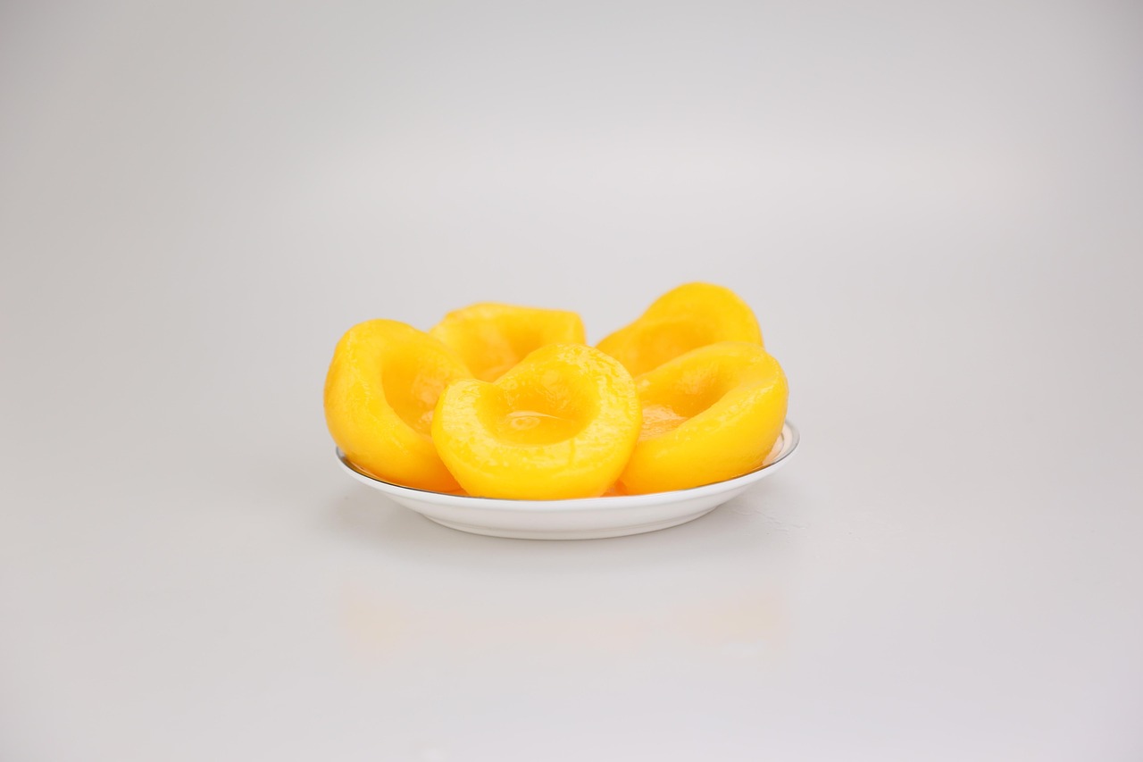 CANNED FRUIT IN HEAVY SYRUP