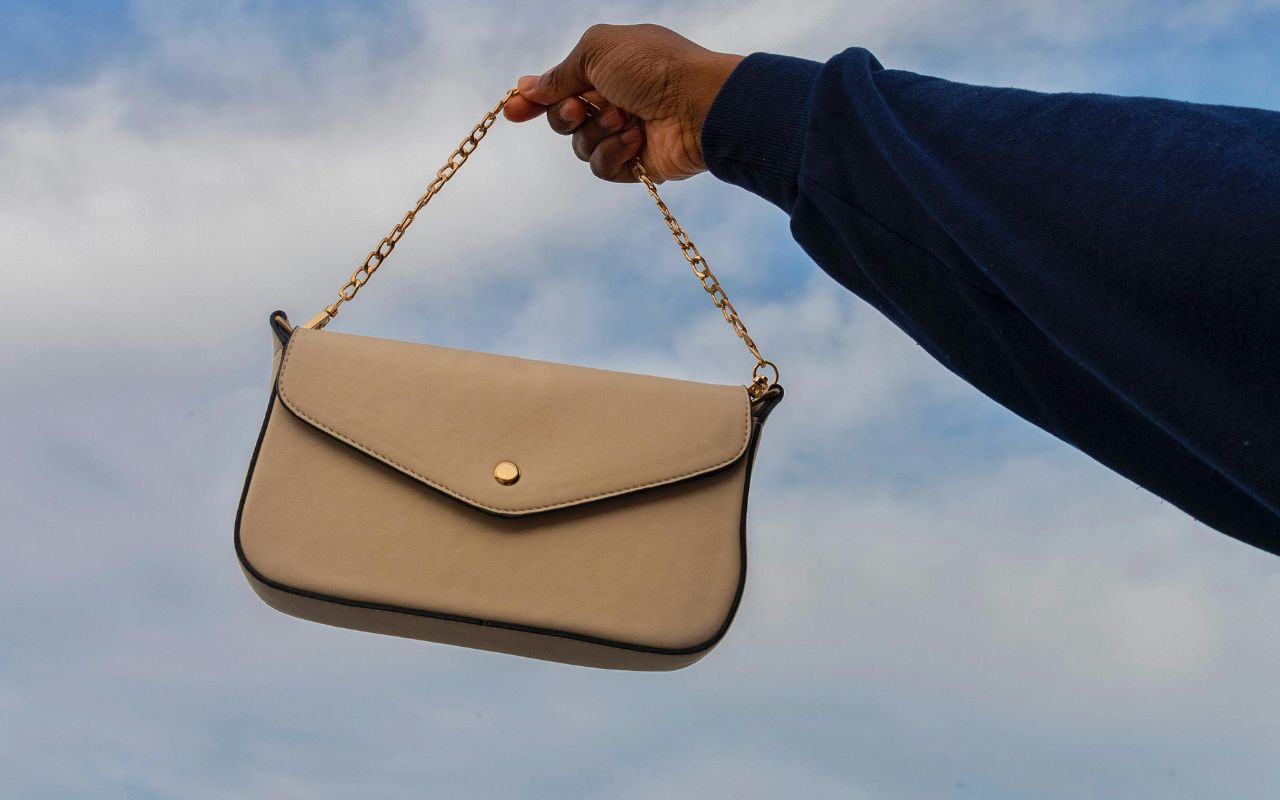 Chain Strap Shoulder Bags in Bright Colors