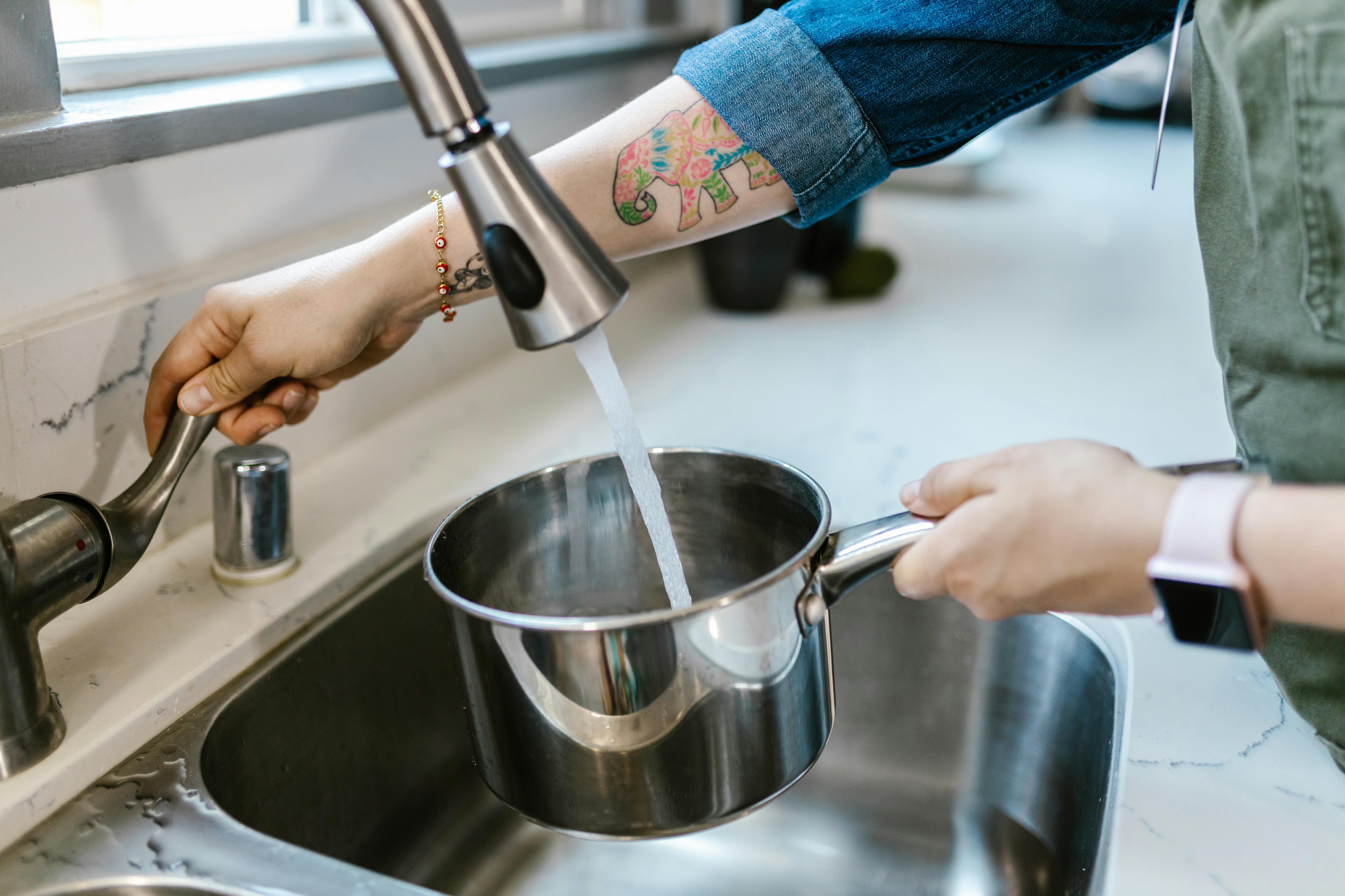 Steak next to sink with running water, showing improper rinsing before cooking