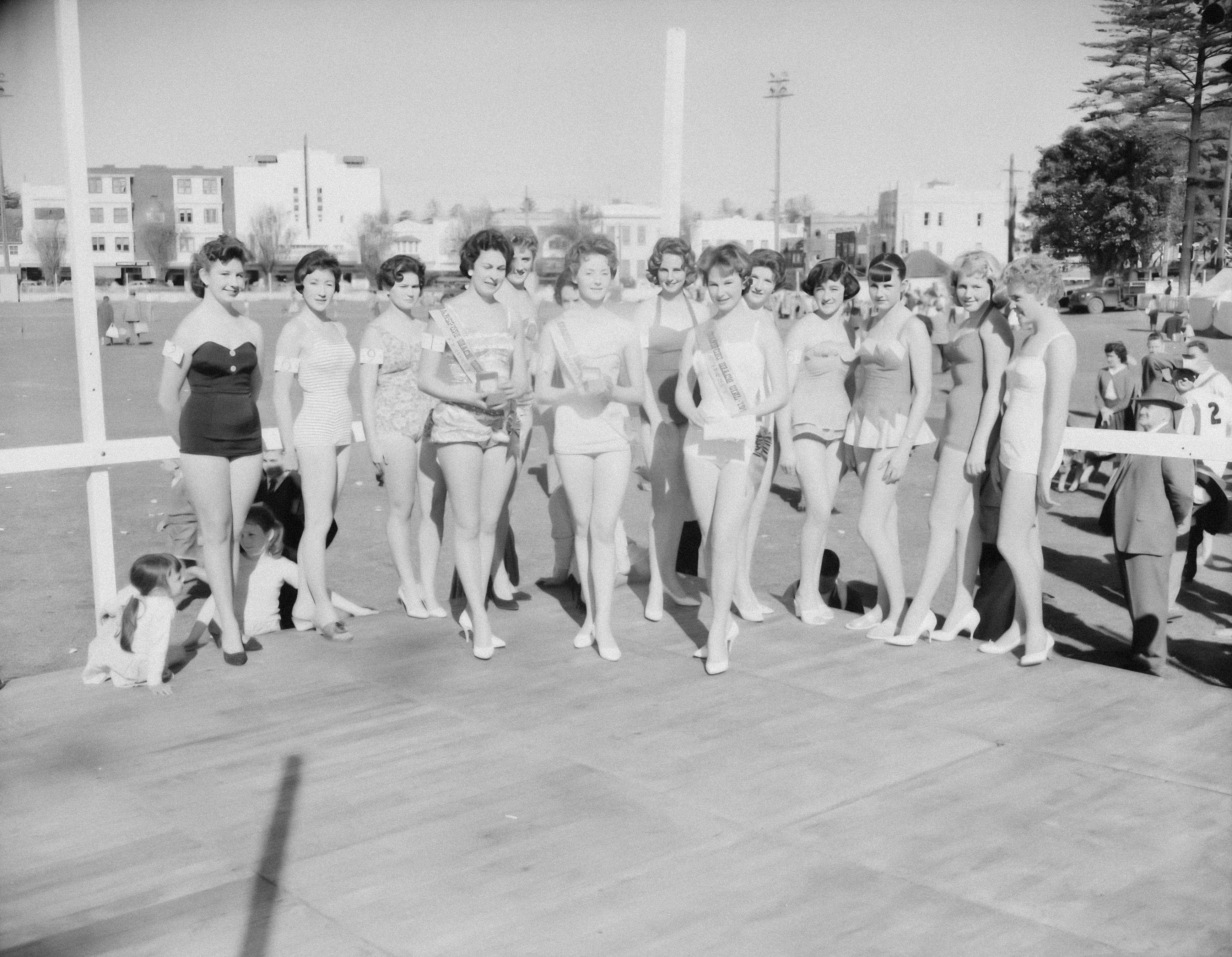 8 “Smoking Indoors” Stories Gen Z Can’t Believe (and Why That Era Ended Hard)