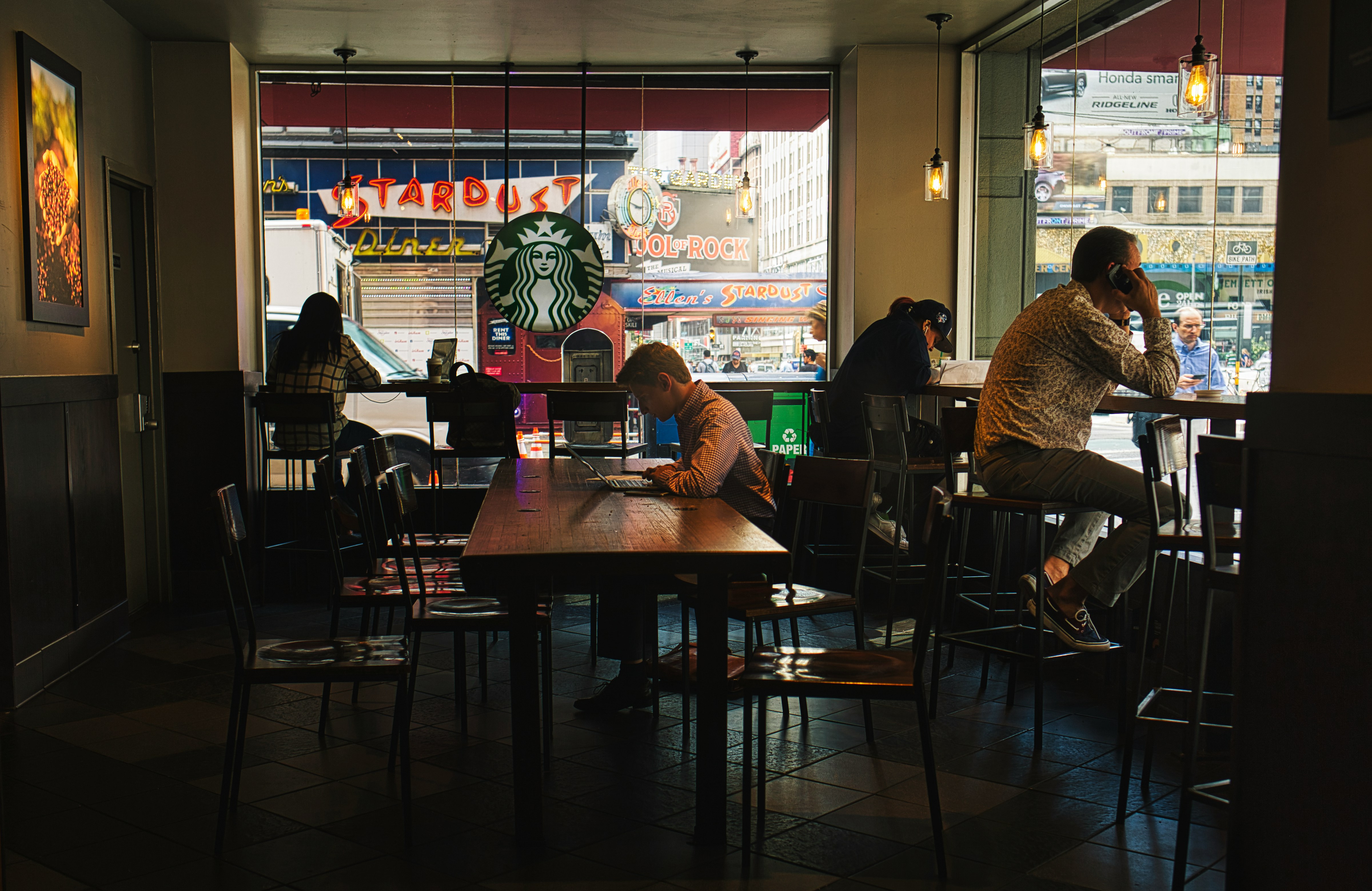 Smartphones Replacing Conversation At The Table