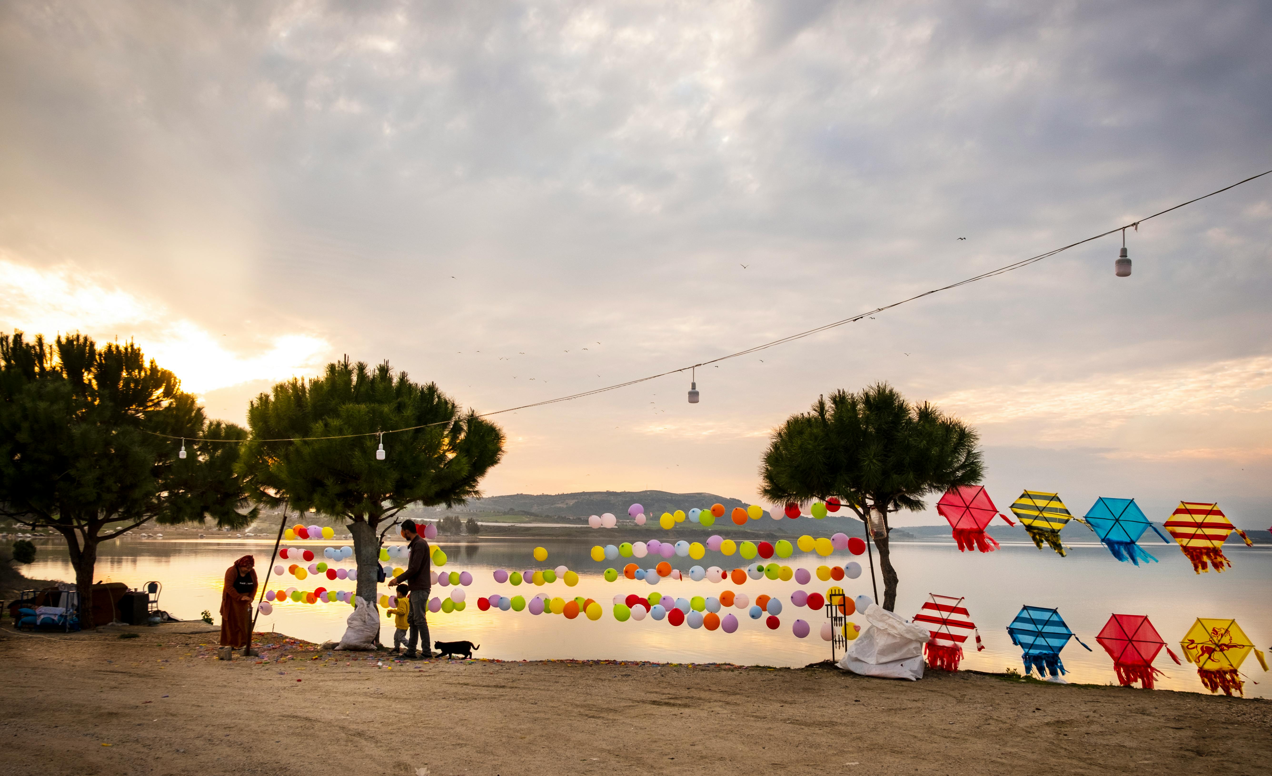  Shorter Winter Days That Limit Festival Sightseeing