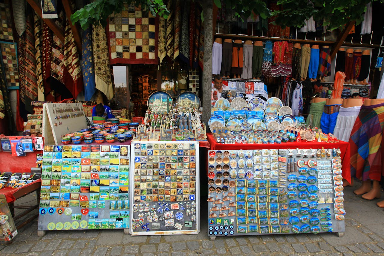 8 Local Market Souvenir Habits That Tell Your Story but Trigger Travel Regret