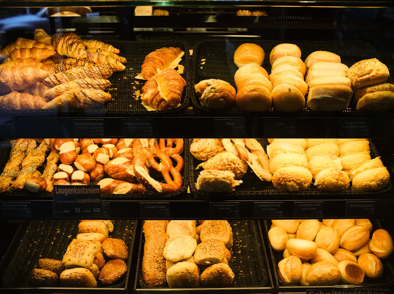 Seasonal Bakery Snacks That Vanish Overnight