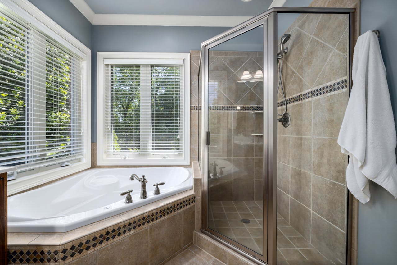 Jetted and oversized tubs