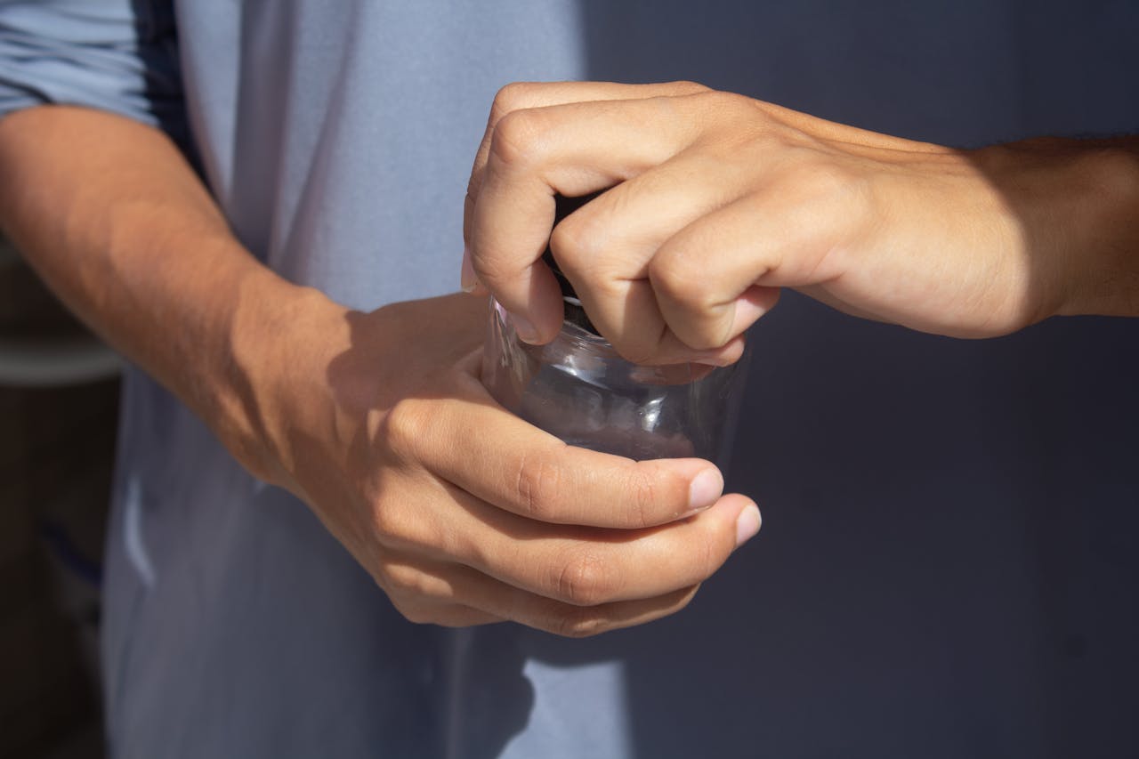  Tap the Jar to Loosen the Lid