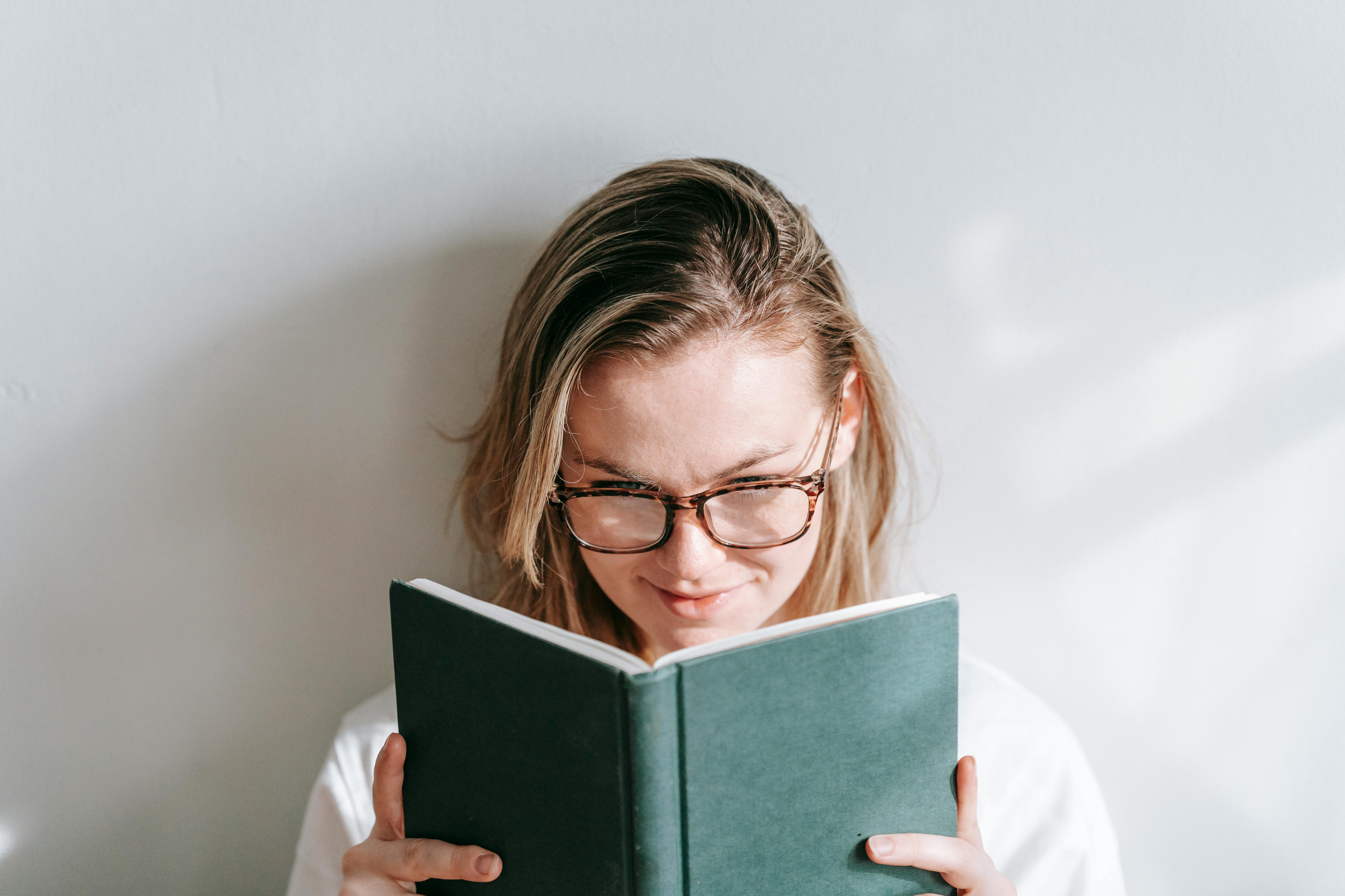 Rimless or Thin Framed Glasses for a Studious Vibe