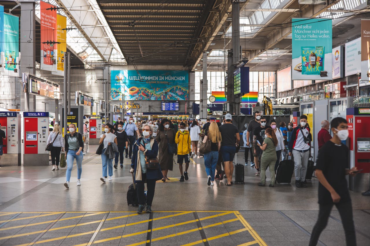 Los Angeles International Airport: Crowds and Long Lines Test Your Patience