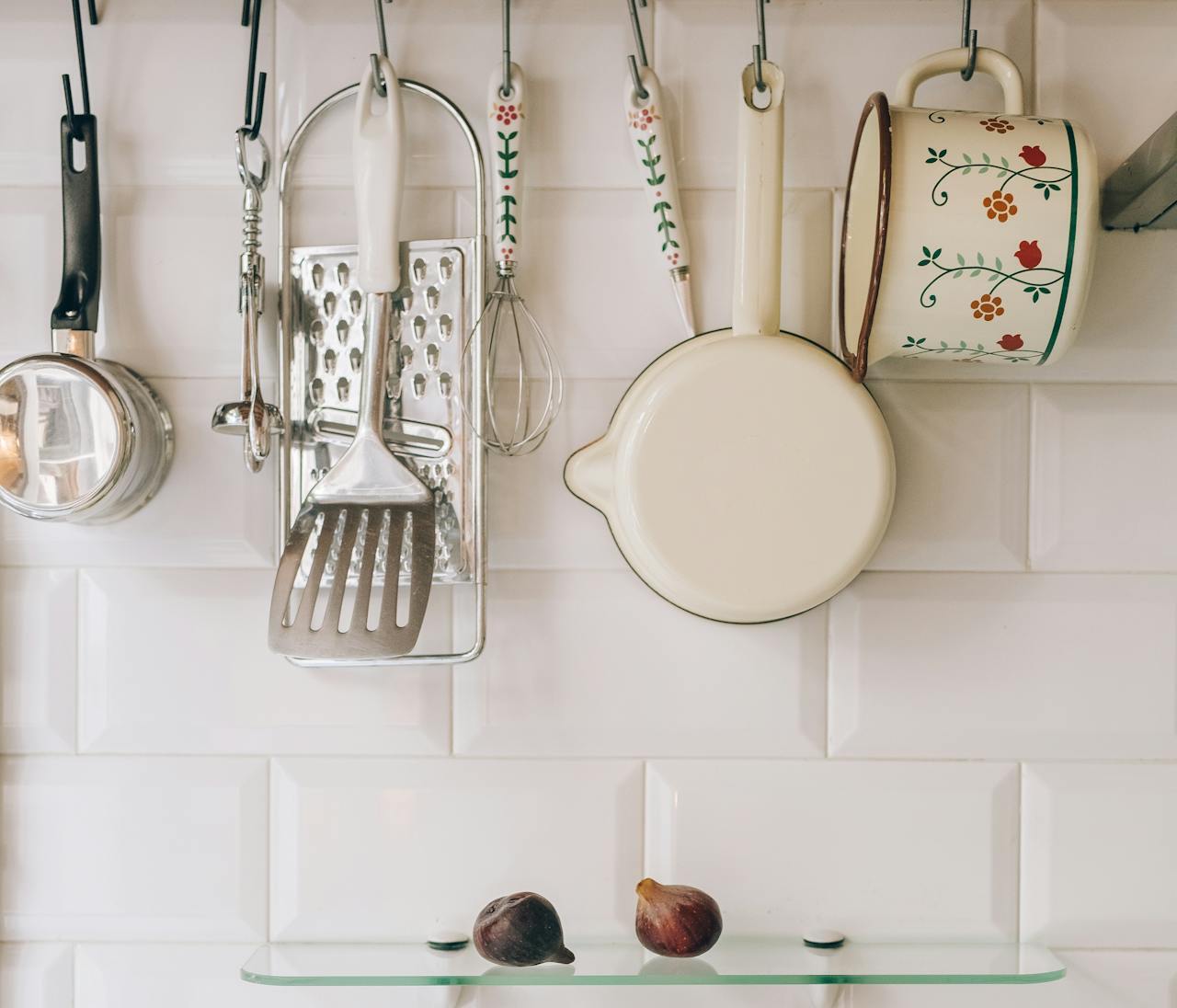 Thick decorative pans with no cooking history