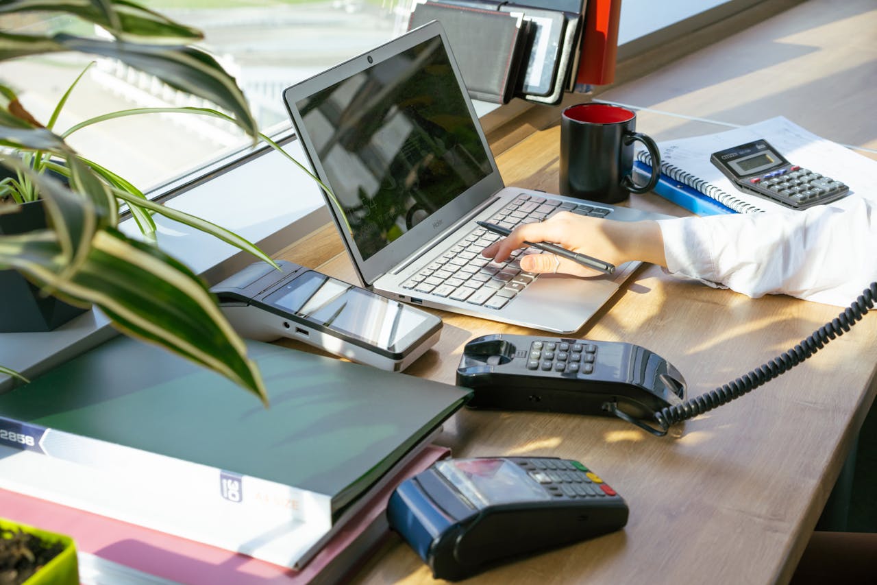 Desk Phones That Stayed on Your Desk All Day