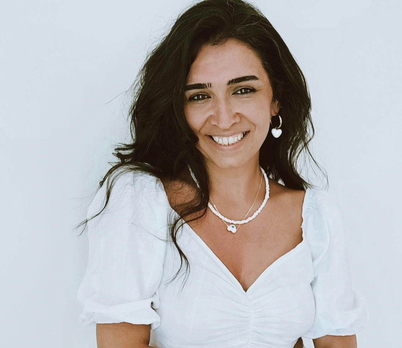 10 Glamoratti Shoulder and Jewelry Trends for Mature Frames but Comfort Decline Shows