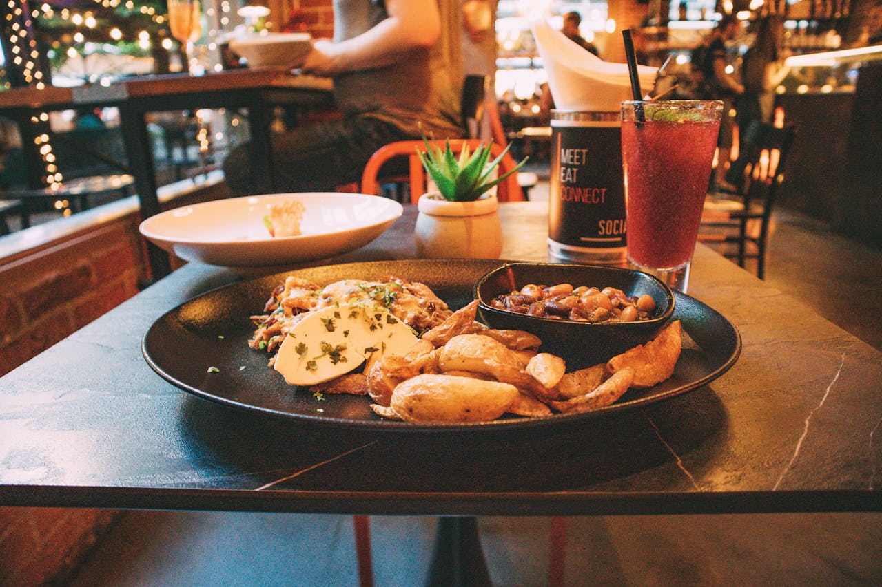 Why Restaurants Embrace Entertainment