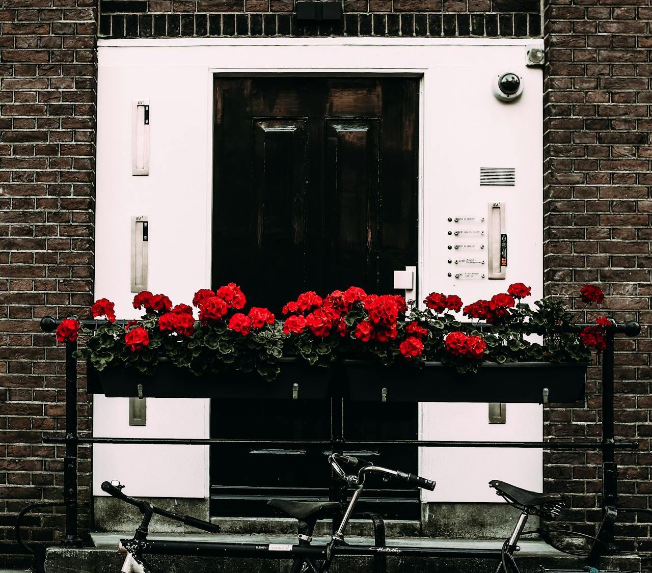 9 Security Mistakes That Make Your Home a Target Yet People Still Make Them
