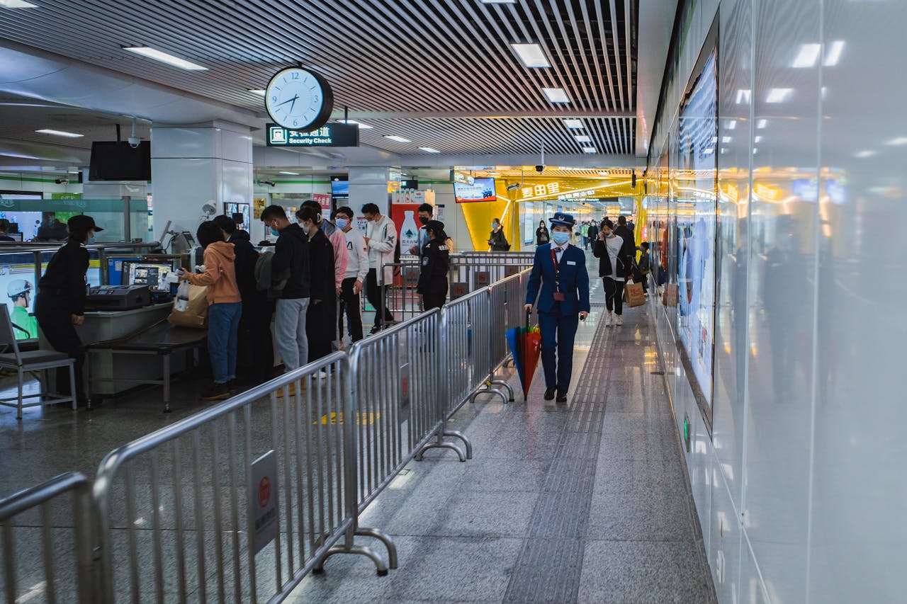 Los Angeles International Airport: Crowds and Long Lines Test Your Patience