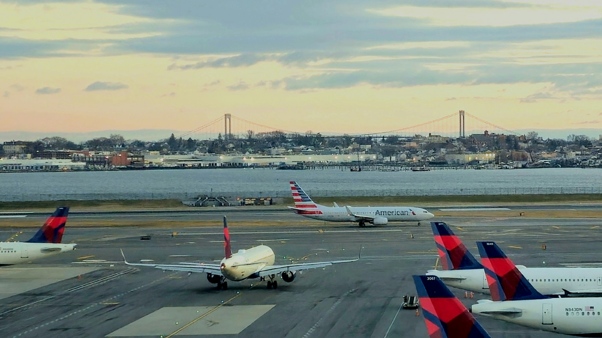 LaGuardia Airport: Renovation Chaos and Traffic Nightmares