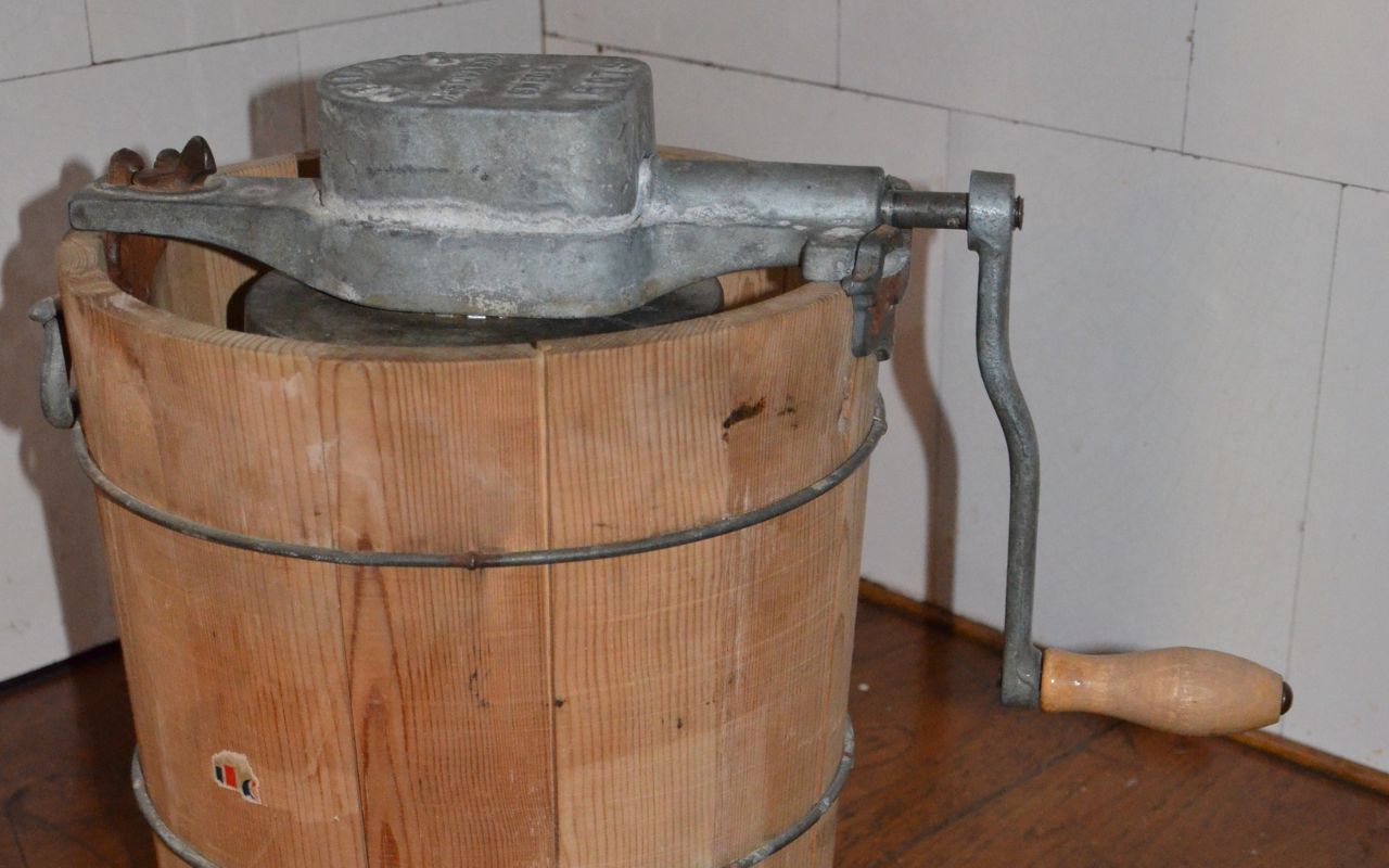 Hand-Crank Ice Cream Makers Reappear
