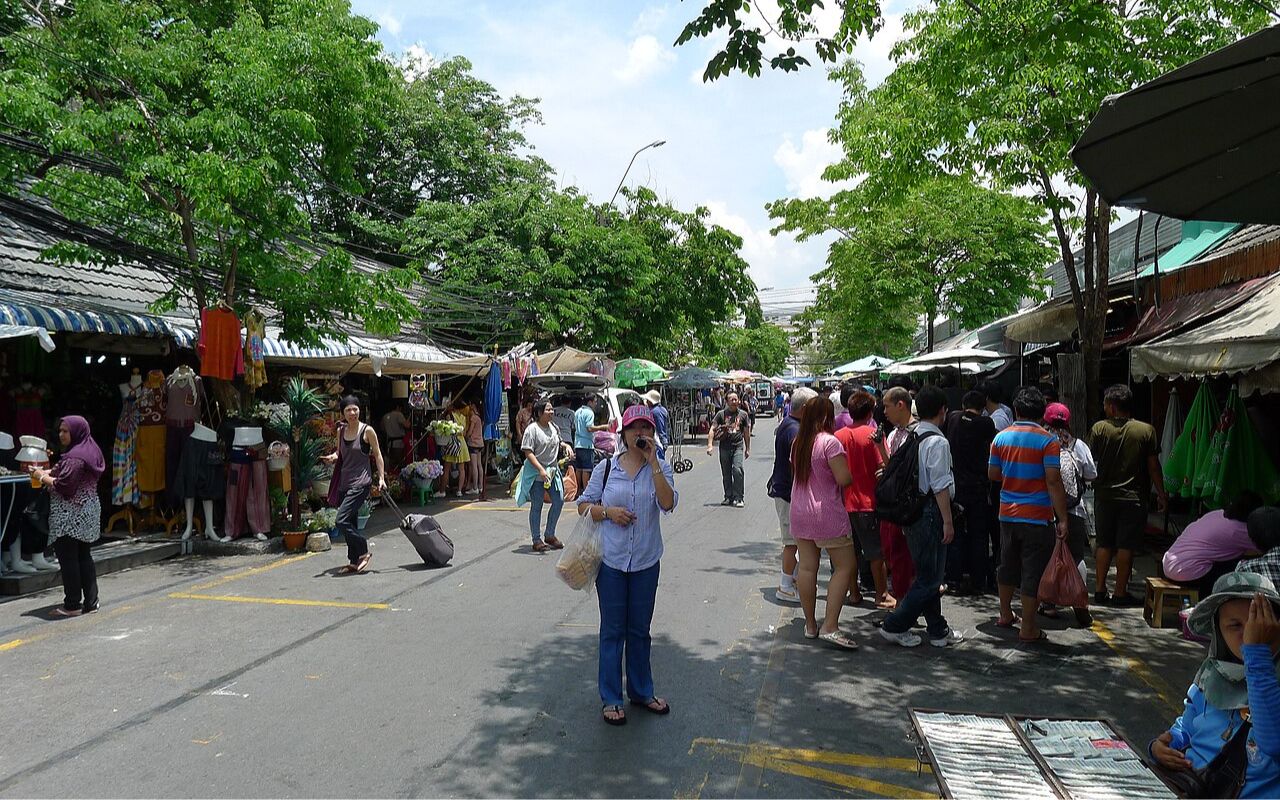 Chatuchak Weekend Market Grocery Section: Bangkok, Thailand