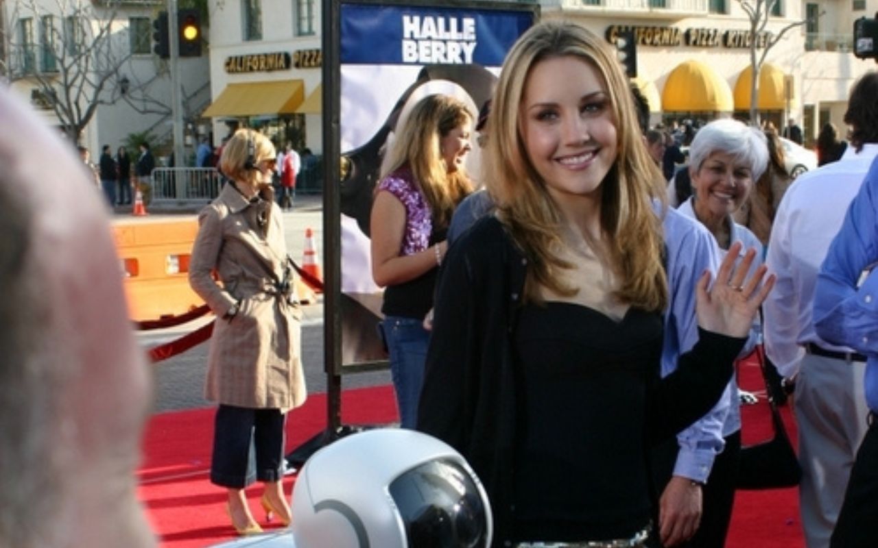 Amanda Bynes Exposed the Cost of Child Stardom
