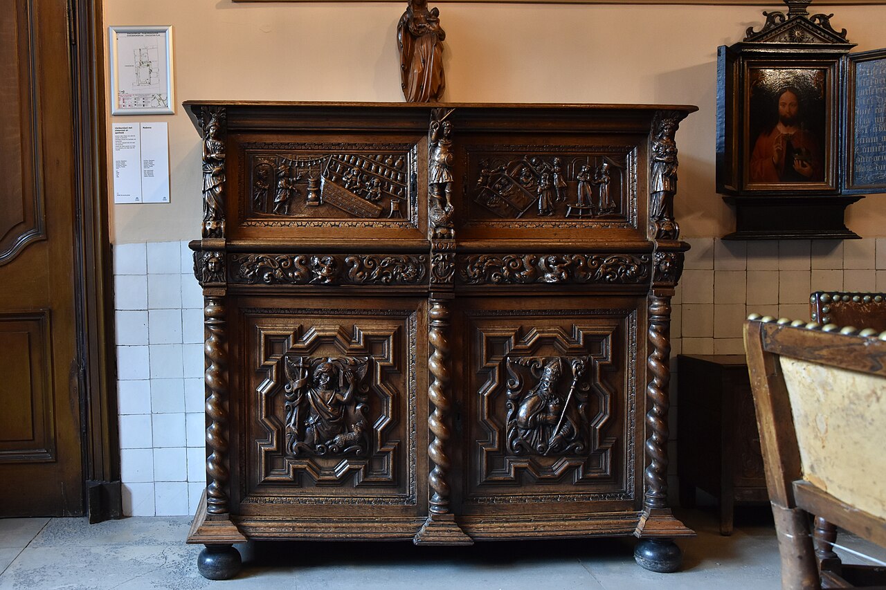 Solid Wood Furniture That Survives Moves