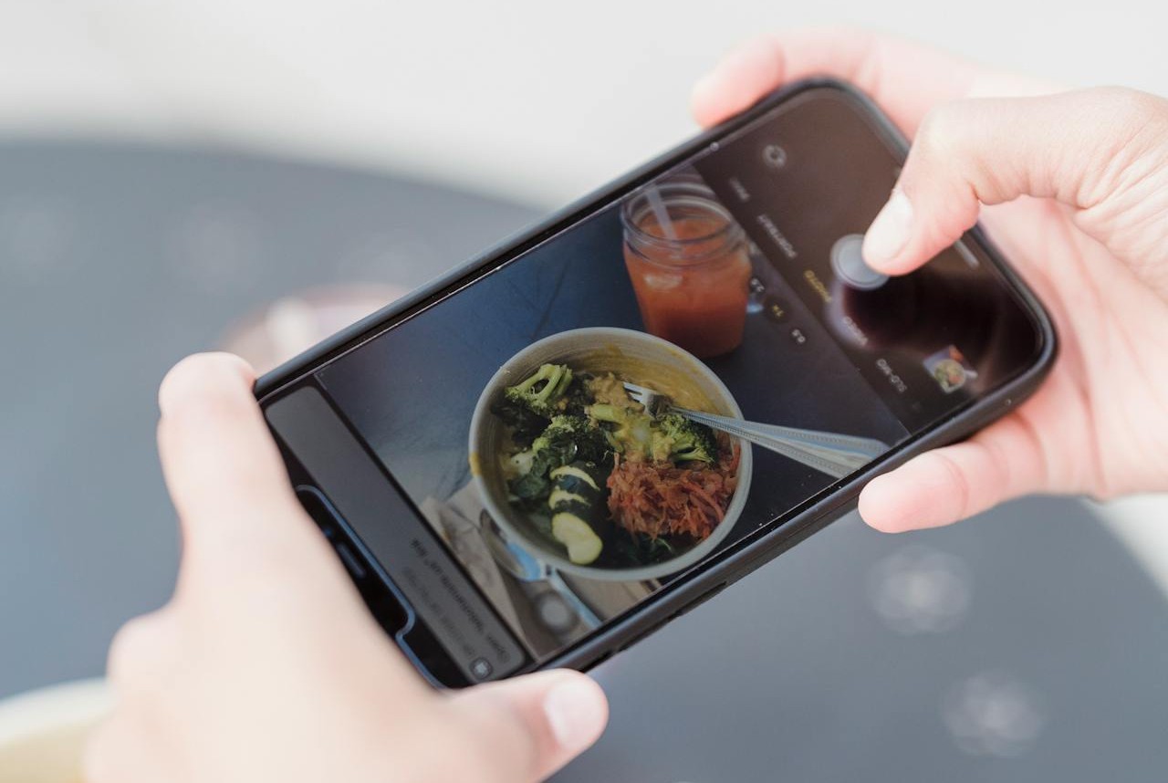 Social Media Aesthetics and the Visual Feast