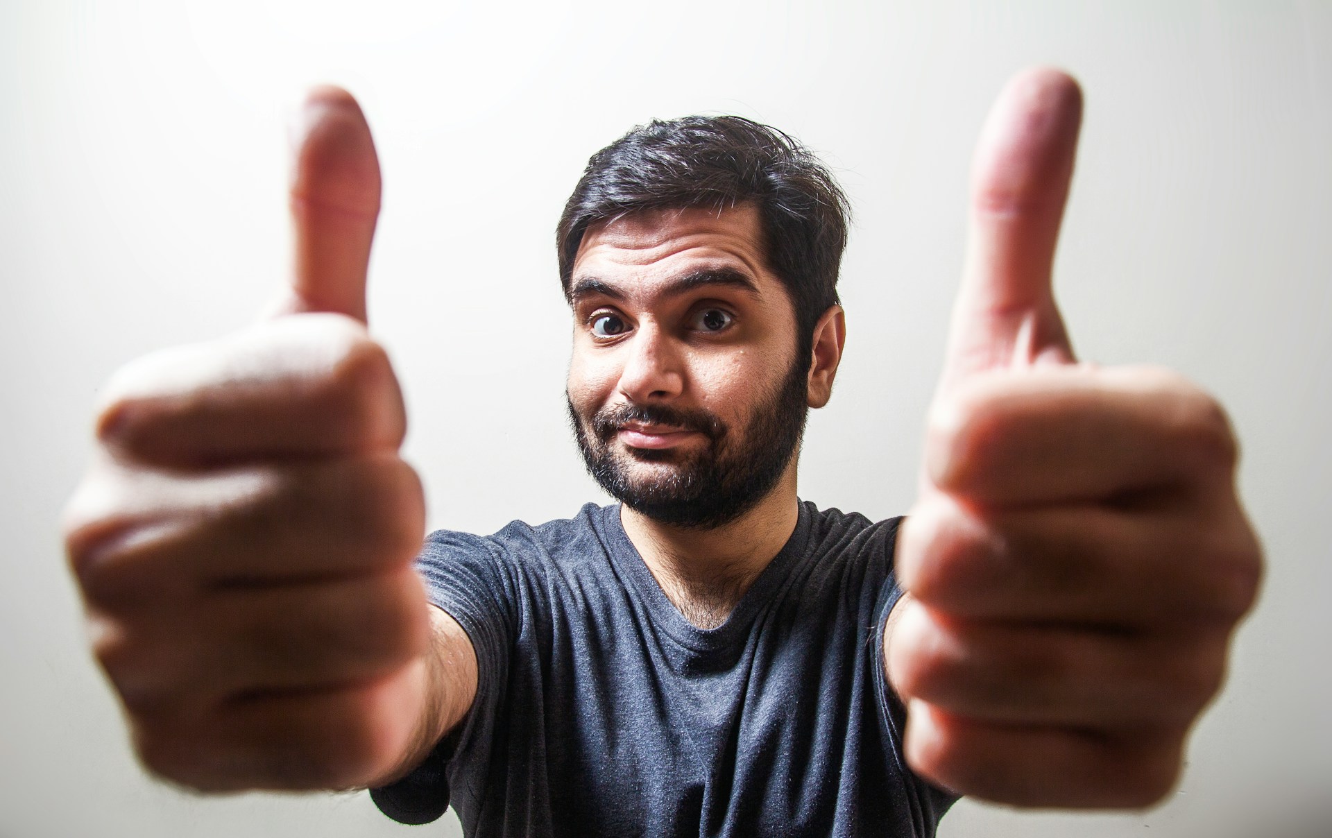 thumbs sign